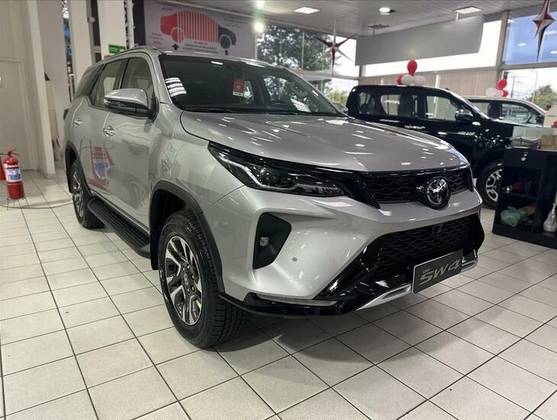 TOYOTA HILUX SW4 2.8 D-4D TURBO DIESEL SRX PLATINUM 7L 4X4 AUTOMÁTICO